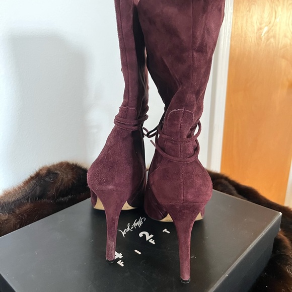 Lord and Taylor 414 Fifth Burgundy suede bootie. Size 8.5 4 in heel. - Picture 4 of 8